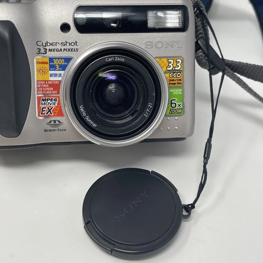 Sony Silver Cyber shot Camera DSC-S75 Carl Zeiss MPEGmovieEX New battery/charger